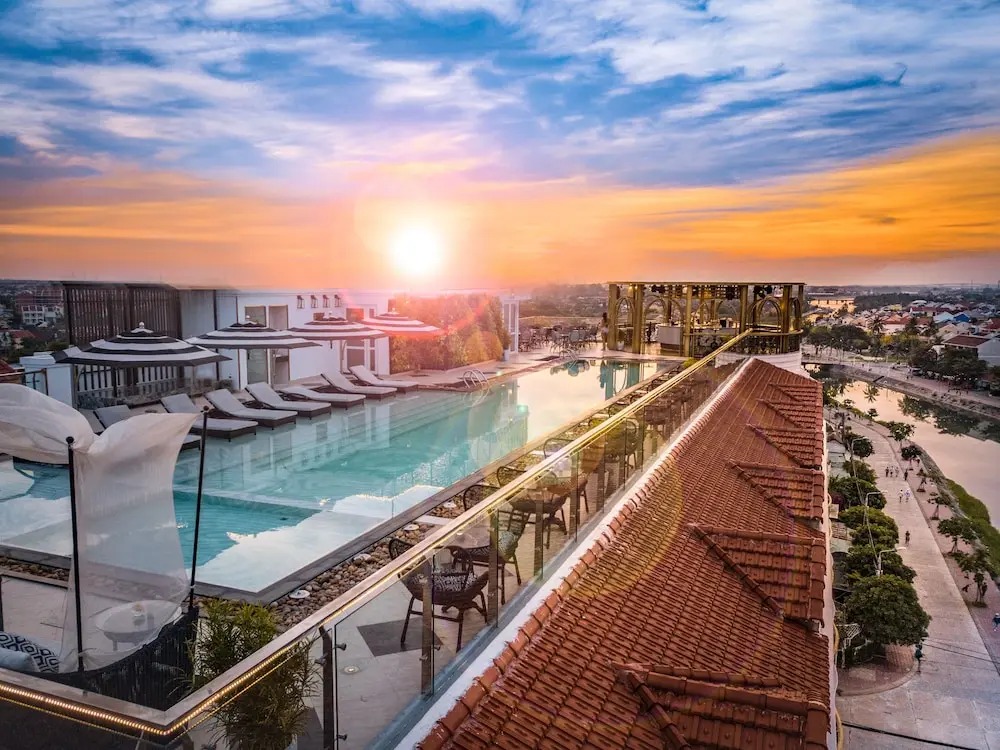 هتل ویندهام هوی آن رویال